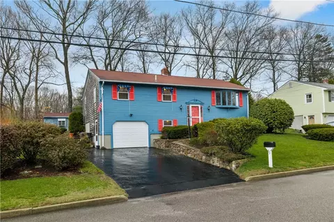 59 Royal Dr, West Warwick, RI 02893