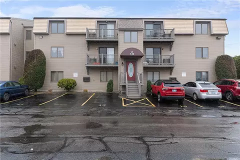 12 Village Ct, West Warwick, RI 02893