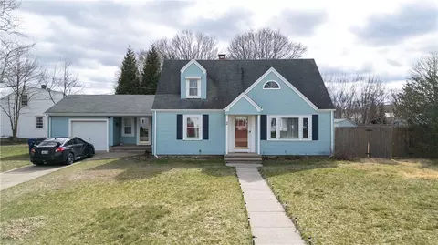 2 Baywood St, Warwick, RI 02886