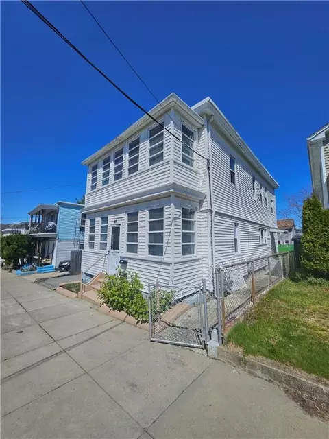 22 Alto St, Cranston, RI 02920