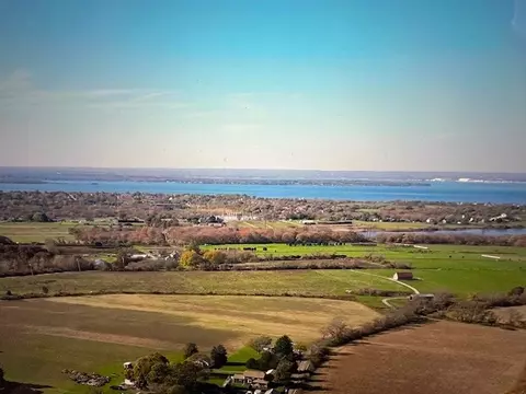 0 Paquins Ln, Portsmouth, RI 02871