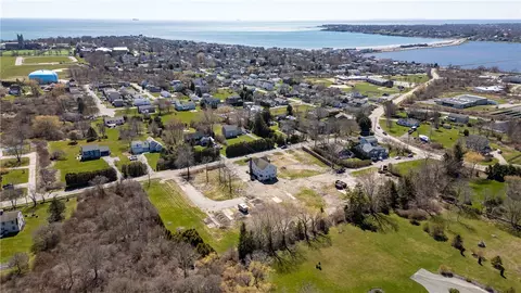 257 Prospect Ave, Middletown, RI 02842