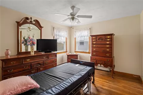 Bedroom - 127 E View Ave, Cranston, RI 02920 photo 1 of 3