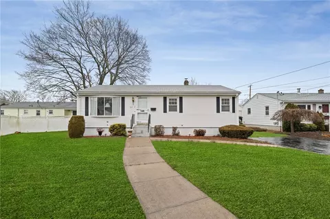 127 E View Ave, Cranston, RI 02920