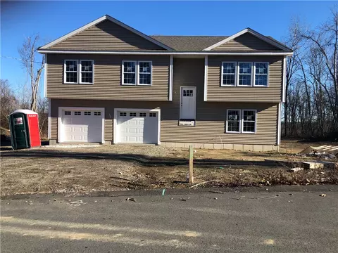 8 Graves Ave, North Smithfield, RI 02896