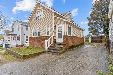 7 Rosemont Ter, North Providence, RI 02911