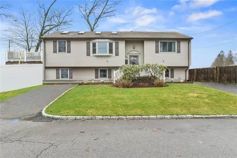 233 Monroe St, Warwick, RI 02888