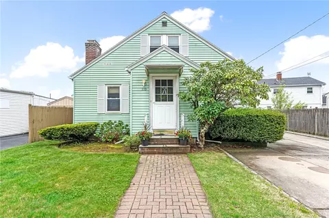 110 Oxford St, Cranston, RI 02920