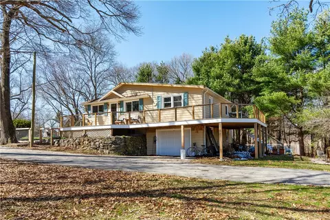 21 Walton Ave, Warwick, RI 02886