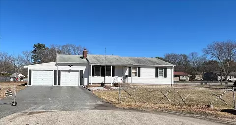 18 Carolyn St, Coventry, RI 02816