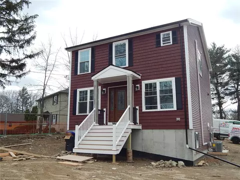 184 Smithfield Rd, North Providence, RI 02904