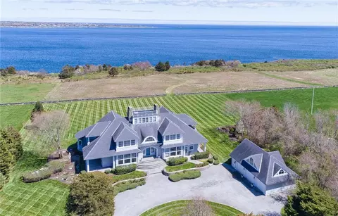 597 Beavertail Rd, Jamestown, RI 02835