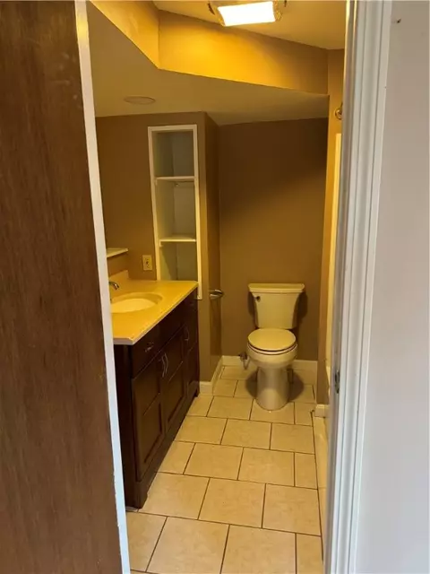 Bath - 10 Spencer Dr, Westerly, RI 02891 photo 1 of 2