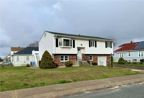 4 Crescent Ave, Cranston, RI 02910