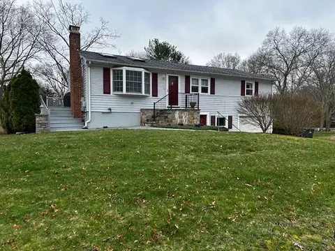 84 Meadowland Dr, North Kingstown, RI 02852