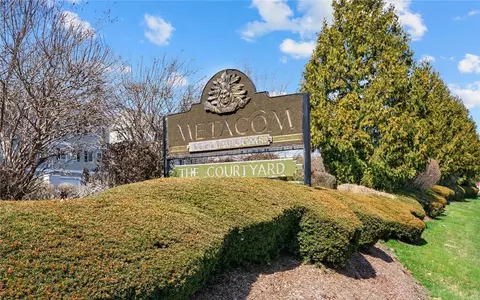 663 Metacom Ave #3, Bristol, RI 02809