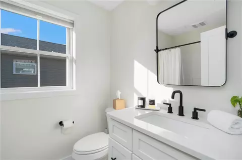 Bath - 153 Graystone St, Warwick, RI 02886 photo 2 of 5