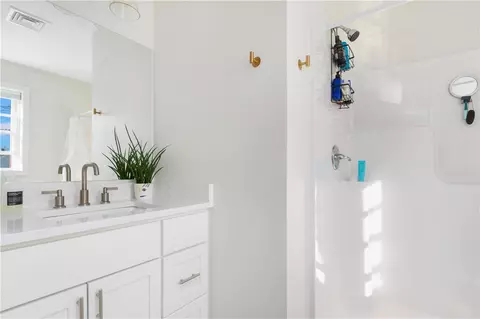Bath - 153 Graystone St, Warwick, RI 02886 photo 5 of 5