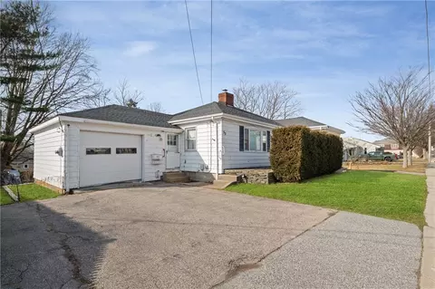55 Valley Rd, Middletown, RI 02842