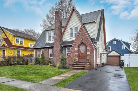 20 Rosewood Ave, Cranston, RI 02905