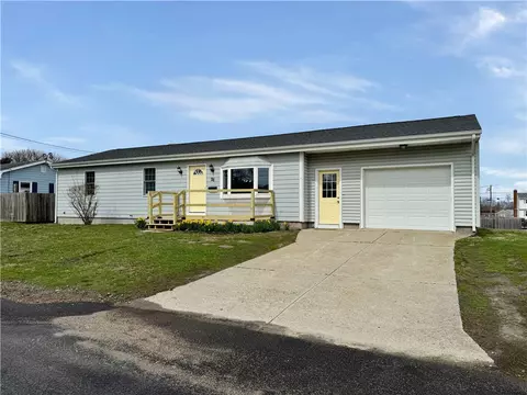 26 Kenyon Rd, Tiverton, RI 02878