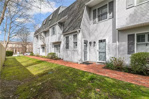 364 Bellevue Ave #A3, Newport, RI 02840
