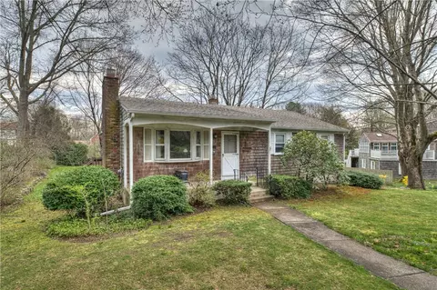 62 Pond St, South Kingstown, RI 02879