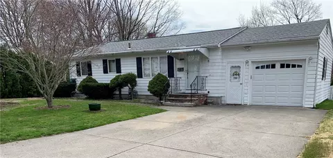 5 Ursula Rd, Smithfield, RI 02917 photo 3