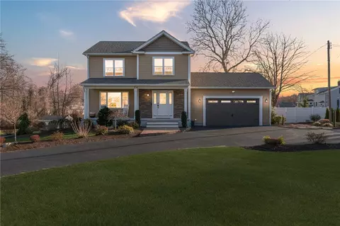 270 Olney Arnold Rd, Cranston, RI 02921