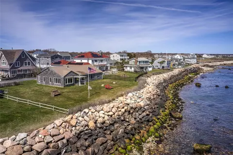 30 Pocono Rd, Narragansett, RI 02882