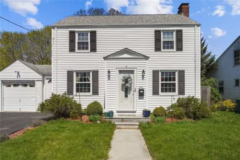 141 Pilgrim Dr, Warwick, RI 02888