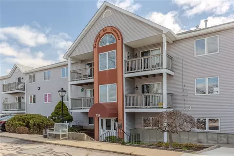724 Beverage Hill Ave #310, Pawtucket, RI 02861