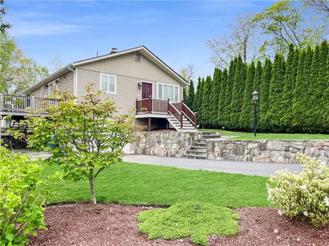 176 Highland St, Cranston, RI 02920