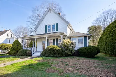 10 Palmer St, Hopkinton, RI 02804