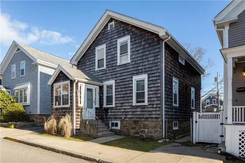 47 Dixon St, Newport, RI 02840