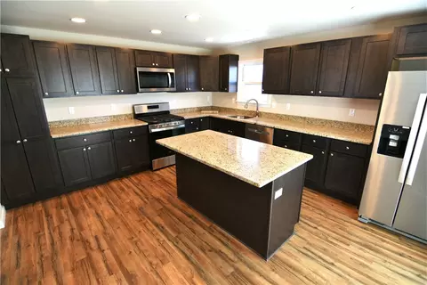 28 Loring St, Woonsocket, RI 02895 photo 3