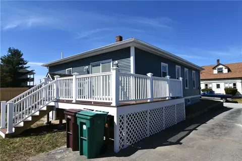 28 Loring St, Woonsocket, RI 02895 photo 2