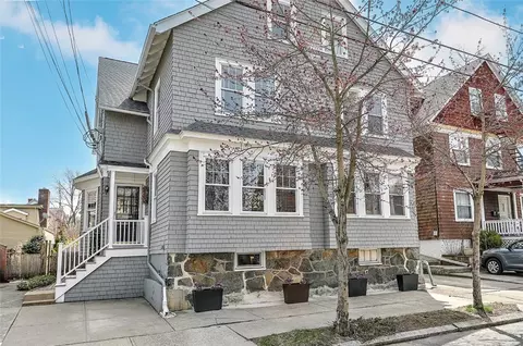 89 University Ave, Providence, RI 02906