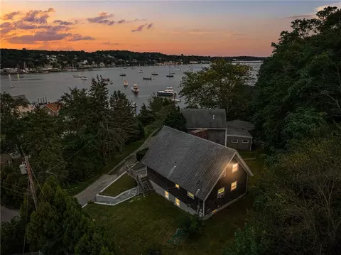 23 Hillside Ave, Portsmouth, RI 02871