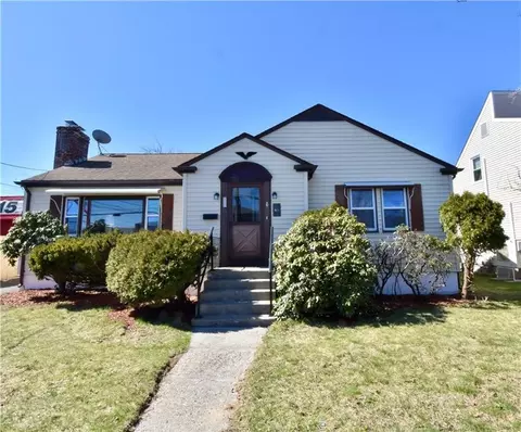 481 Chestnut St, Warwick, RI 02888