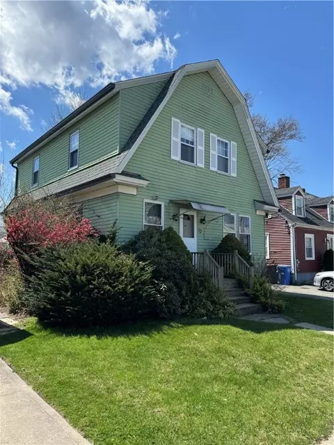 12 Taft St, Cranston, RI 02905