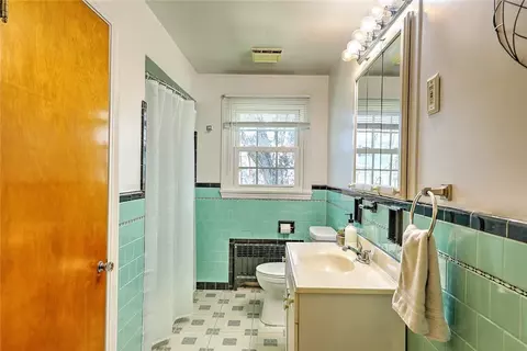 Bath - 52 Lexington St, Woonsocket, RI 02895 photo 1 of 2