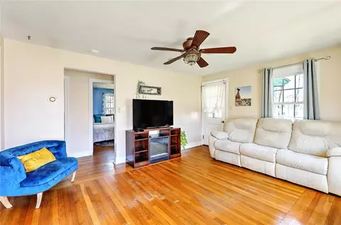 Living - 52 Lexington St, Woonsocket, RI 02895 photo 3 of 6