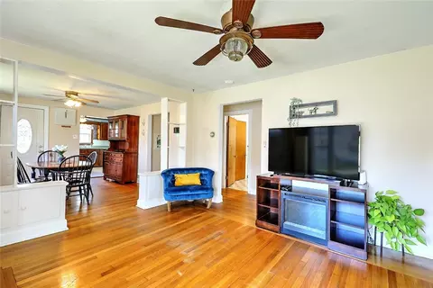 Living - 52 Lexington St, Woonsocket, RI 02895 photo 2 of 6