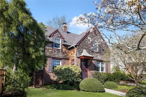 135 Canonchet Ave, Warwick, RI 02888