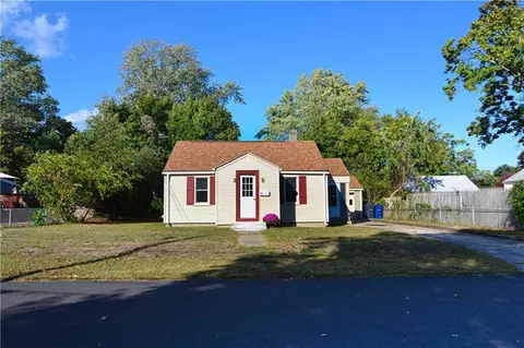 11 Largo Rd, Warwick, RI 02886