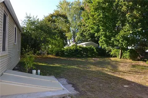 Exterior - 11 Largo Rd, Warwick, RI 02886 photo 6 of 8