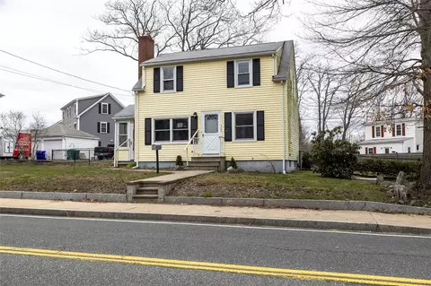367 Thacher St, Attleboro, MA 02703