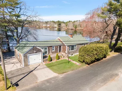 18 Maple Root Rd, Coventry, RI 02816