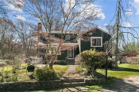 228 N Country Club Drive Dr, Warwick, RI 02888